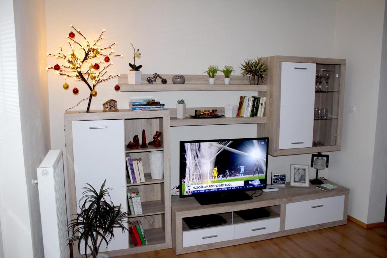 Pine Wood Apartment Vysne Ruzbachy Exterior photo